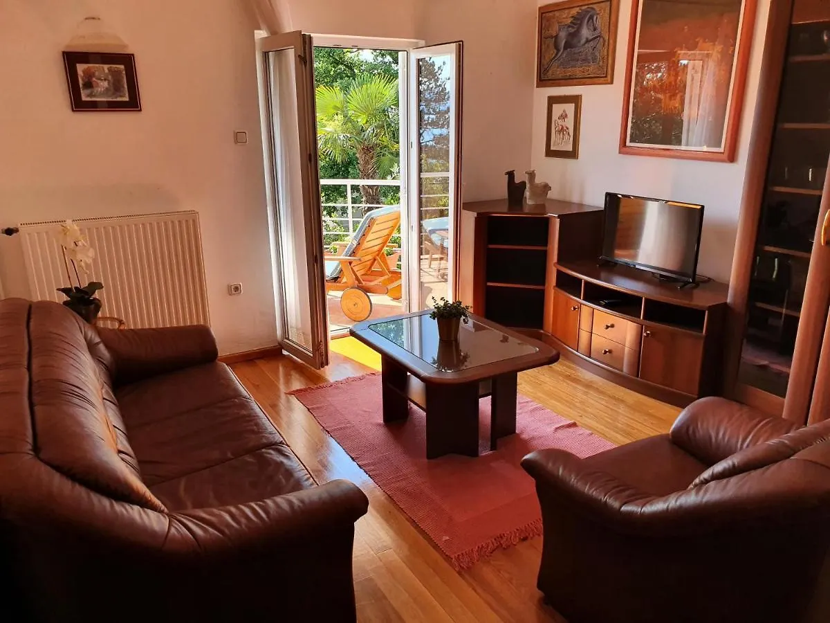 Apartment Villa Red Rose Njivice Croatia