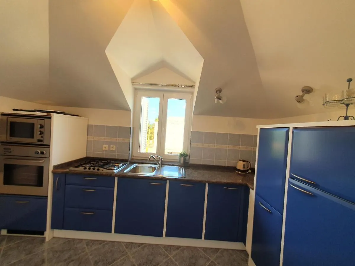 Villa Red Rose Njivice Apartment