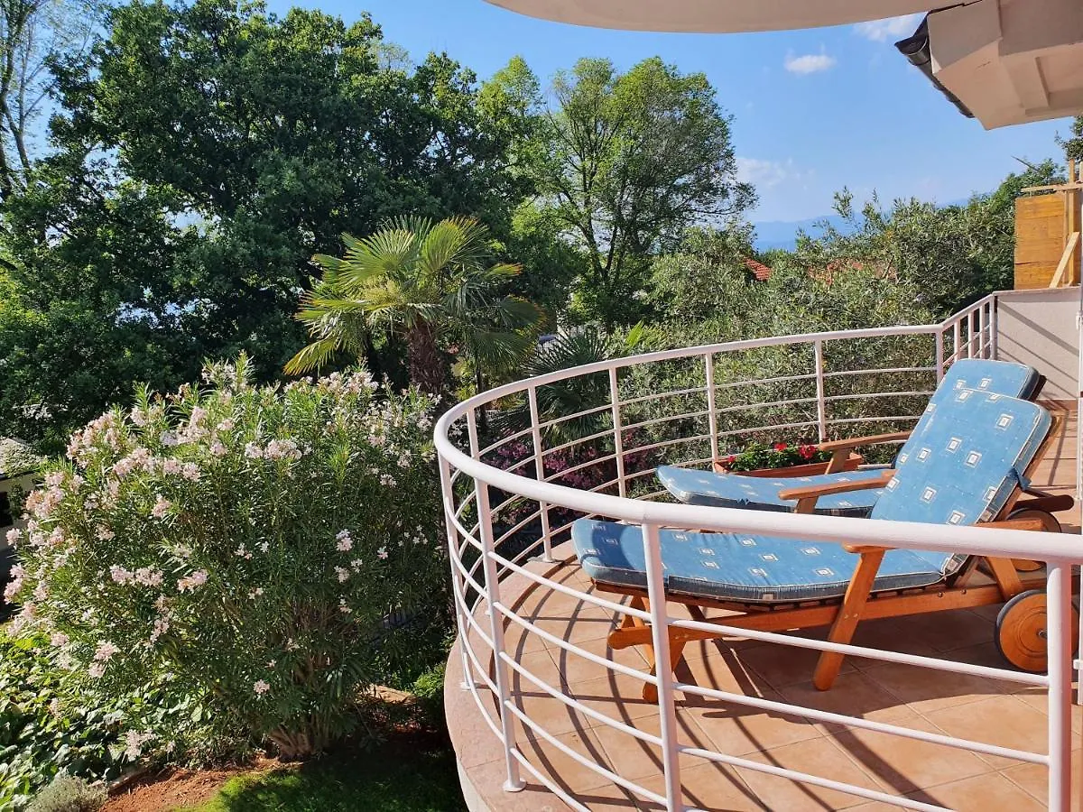 Apartment Villa Red Rose Njivice Croatia